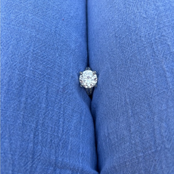 Jewelry - Elegant Silver Ring with Clear Gemstone